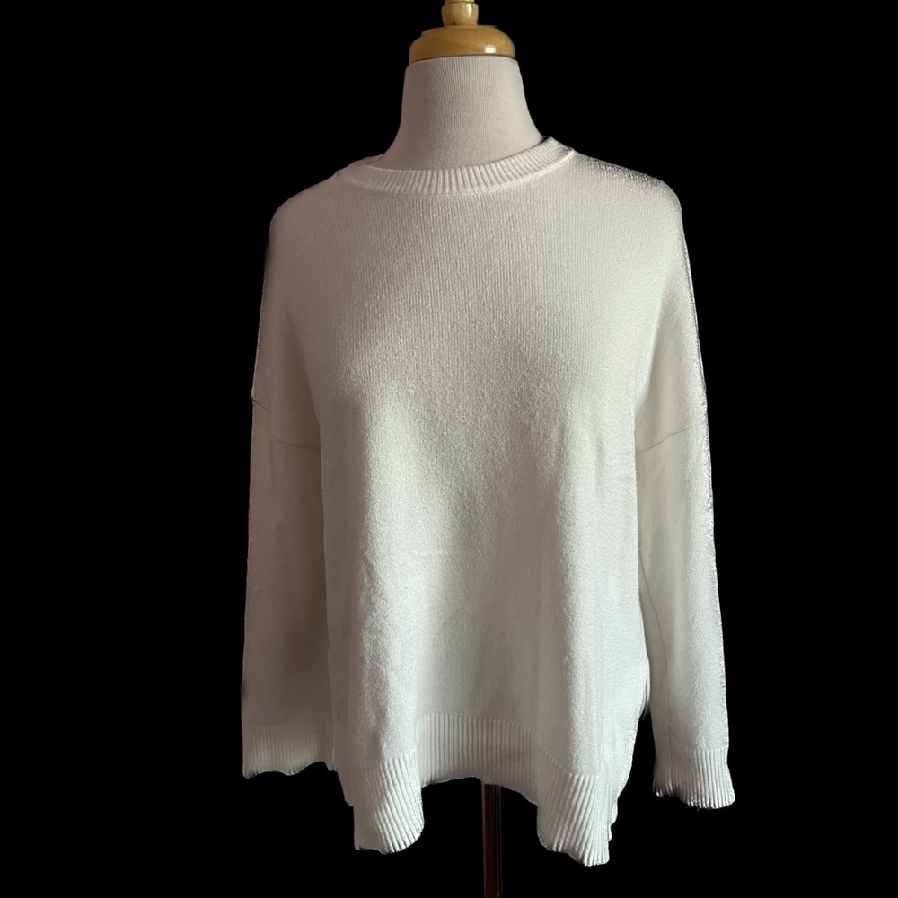 Tahari White Crew Neck Sweater